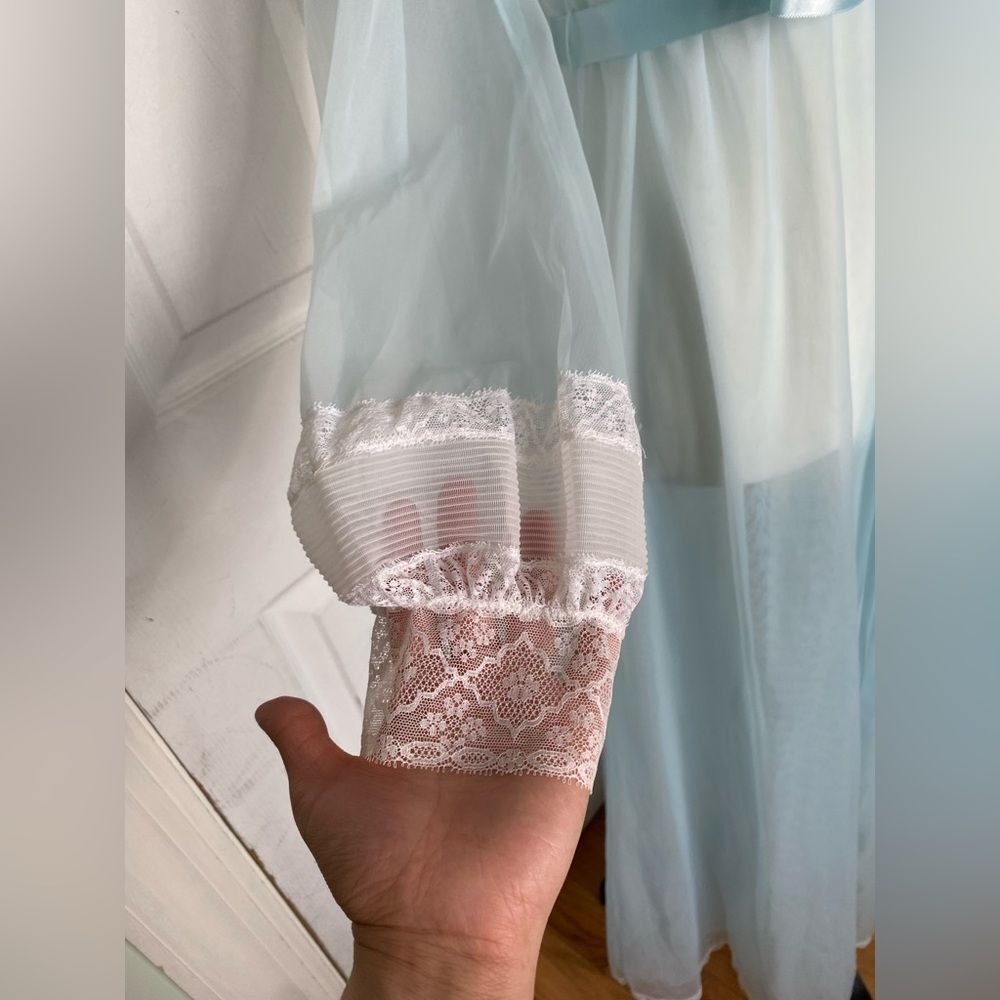 1950s Baby Blue & Lace Romantic Vanity Fair Robe - Picture 2 of 13